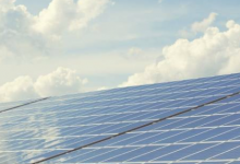 我們可以用內(nèi)置的太陽(yáng)能電池來制造屋頂瓦片