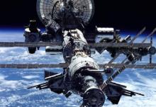 NASA宇航員在國際空間站上打棒球