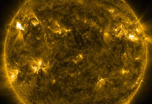太陽風(fēng)樣本暗示了大規(guī)模太陽射出的新物理學(xué)
