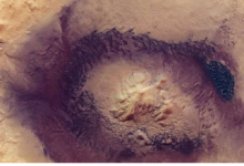 火星上的Moreux隕石坑展示了許多有趣的地質(zhì)過程和特征