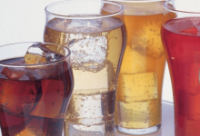 為什么你不應該空腹喝甜飲料的原因