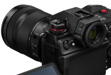 松下正認(rèn)真地向其LUMIX DC-S1H無反光鏡相機(jī)提供最新的固件版本2.0