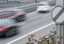無速度限制的高速公路和AI自動駕駛汽車