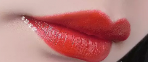 YSL星辰口紅多少錢一支 圣羅蘭YSL圣誕限量01試色