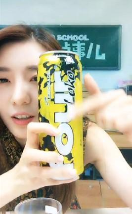 男主播被美女騙喝斷片酒FOUR LOKO 萬人圍觀(圖)