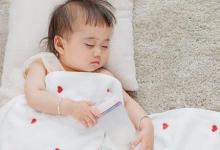 寶寶發(fā)燒的時候什么時候才能蓋被子