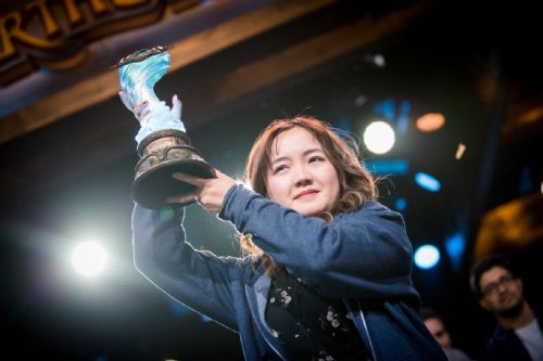 爐石傳說首位女選手奪冠 中國選手獅醬創(chuàng)造歷史！