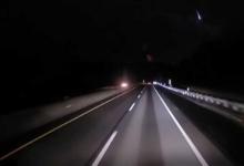 卡車司機(jī)用相機(jī)捕捉到一顆流星劃過天空