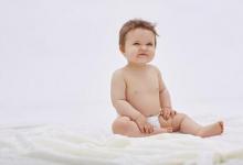 半歲寶寶愛搖頭怎么回事如何解決呢