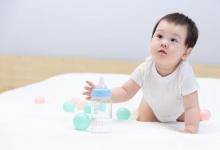 新生兒拉屎綠色究竟是什么原因呢