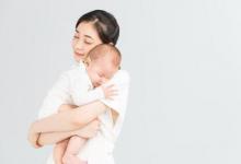 嬰兒多大才能豎著抱需要注意什么問(wèn)題