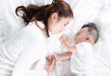 寶寶應(yīng)該在什么時(shí)候斷夜奶為好呢