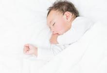 嬰兒怎么側躺著流眼淚什么原因呢