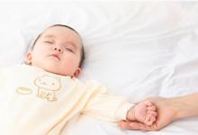 夏天到了嬰兒應(yīng)該用什么枕頭好呢