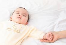 你知道嬰兒的上唇系帶多久退縮嗎