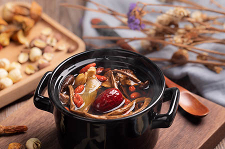 萬圣節(jié)卡通骷髏簡(jiǎn)筆畫的畫法2