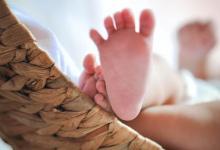 寶寶半夜要不要換尿不濕應(yīng)該怎么辦