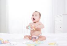 8個(gè)月寶寶拉粑粑干硬怎么辦如何處理呢