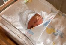 嬰兒是按需喂養(yǎng)還是按時(shí)喂養(yǎng)需要注意什么