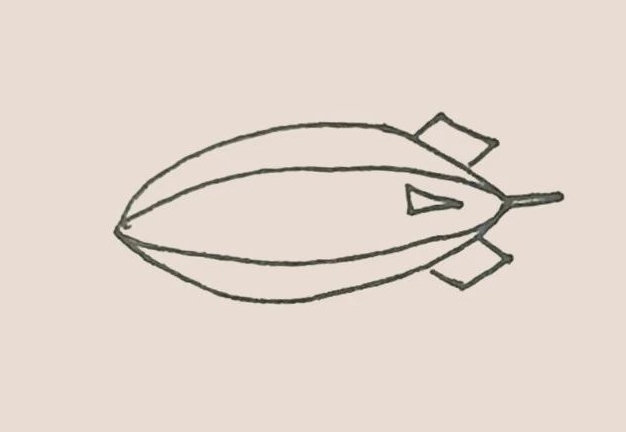 簡(jiǎn)單的飛艇簡(jiǎn)筆畫(huà)3