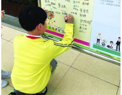 一年級(jí)手工制作:自制手電筒