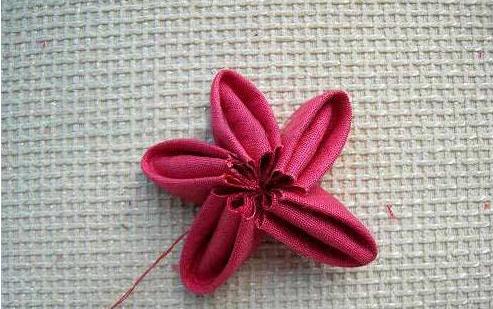 幼兒手工制作櫻花胸針