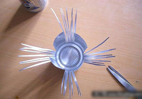 廢物利用手工制作：用易拉罐孩子做美麗椅子