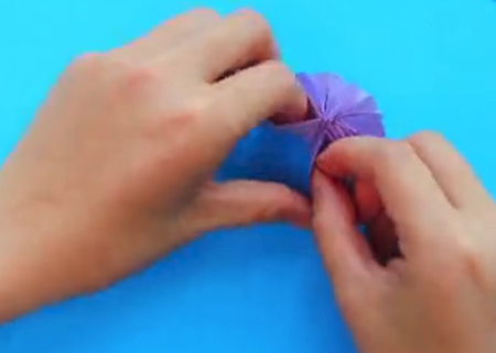 五一勞動(dòng)節(jié)手工彩紙傘制作方法4
