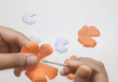 兒童節(jié)彩色花朵手工制作4