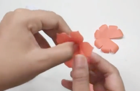 兒童節(jié)彩色花朵手工制作5