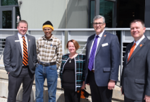 西北健康科學(xué)獎(jiǎng)學(xué)金計(jì)劃的約翰威廉杰克遜基金為ISU護(hù)理學(xué)生提供雙倍獎(jiǎng)學(xué)金