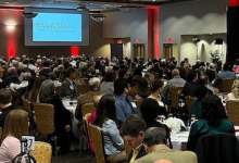 獎學金慶?；顒訉ⅹ剬W金捐贈者和學生接受者聚集在一起